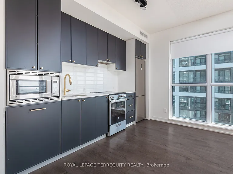 49 E Liberty St #1802 — Photo 8
