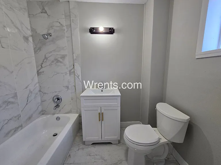 1327 E Bridgeport Ave — Photo 6