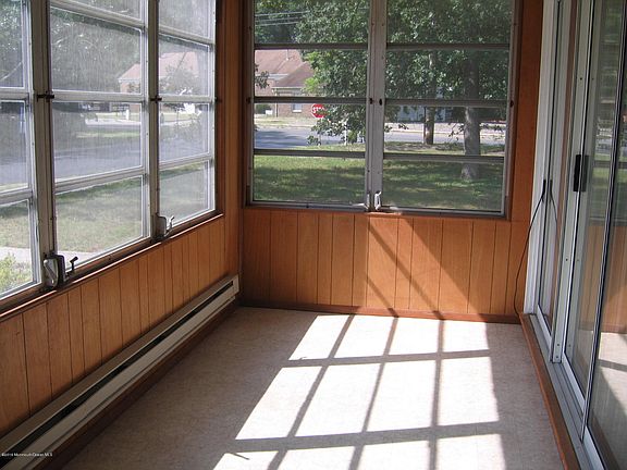 4th image of 15 Valley Stream Lane #B