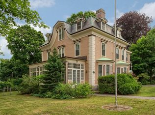 52 Mansur St, Lowell, MA 01852