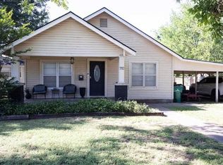 702 E Gilbert St, Henrietta, TX 76365