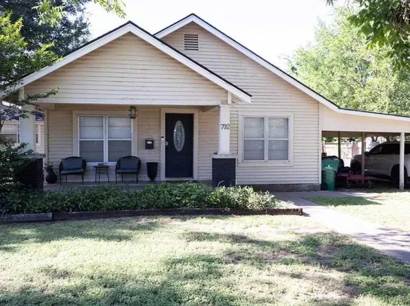 702 E Gilbert St, Henrietta, TX 76365