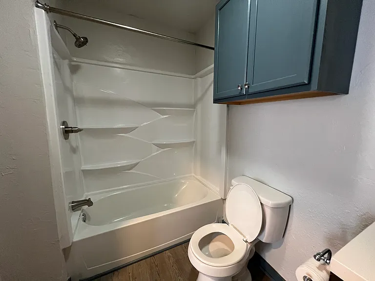 210 E Johnson St — Photo 17