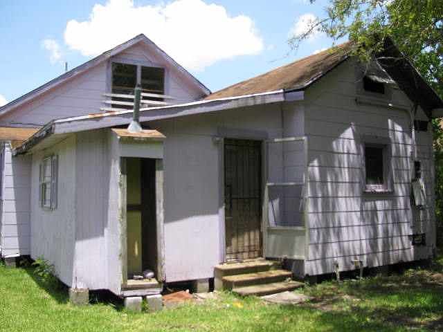 2nd image of 922 10th St