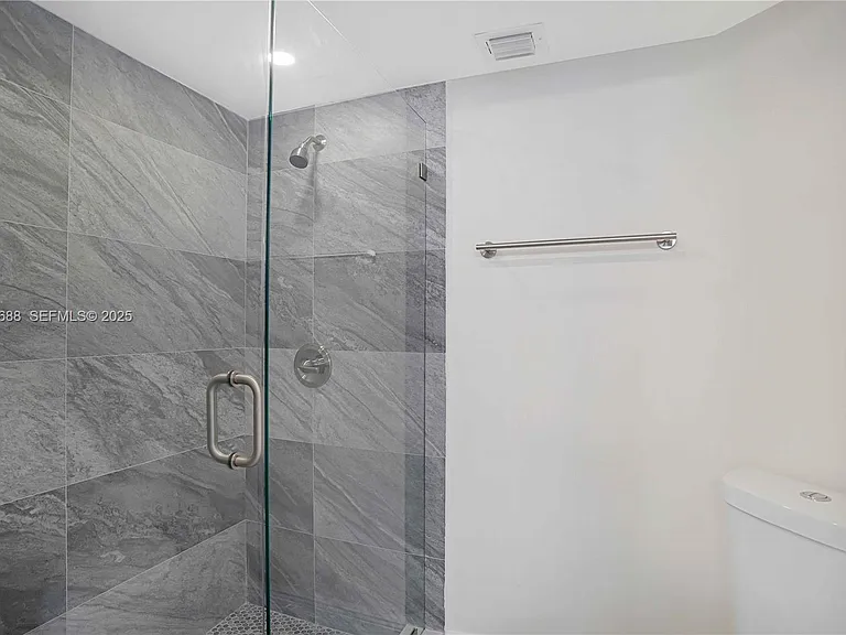 3500 Mystic Pointe Dr #1206 — Photo 15
