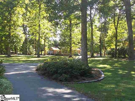 4th image of 240 Oakwood Dr