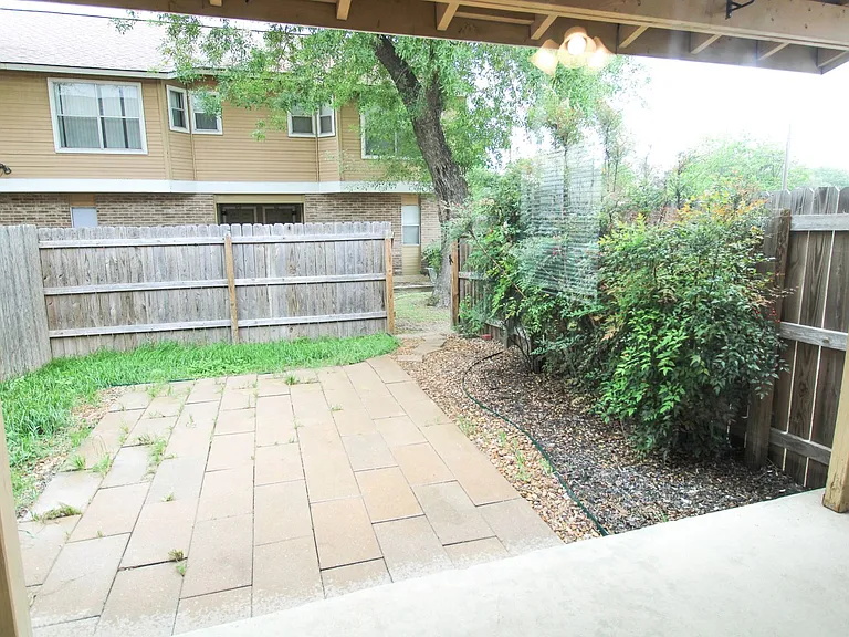 945 Schertz Pkwy #4 — Photo 21