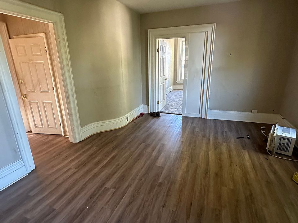 1st image of 457 E 10th St