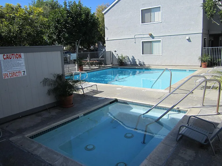 Westbay Apartments — Photo 4