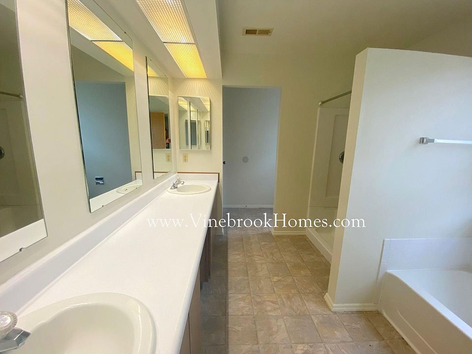 1st image of 8718 Deer Hollow Dr