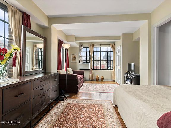 3rd image of 320 E 42nd St APT 2609