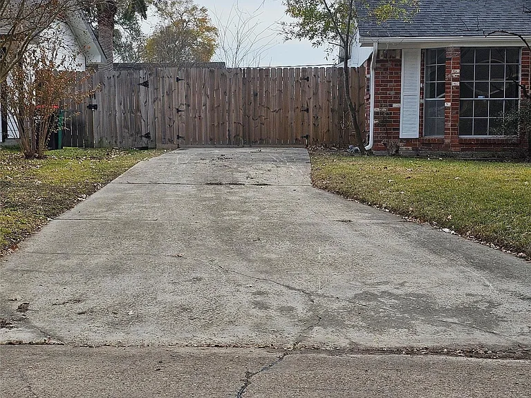 4821 Burning Tree Dr — Photo 21