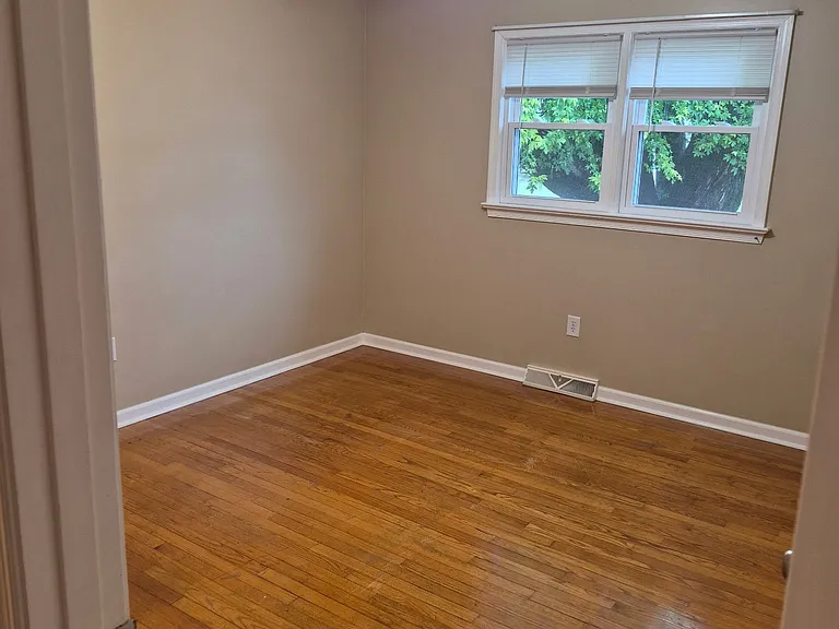 694 Phillip St — Photo 12