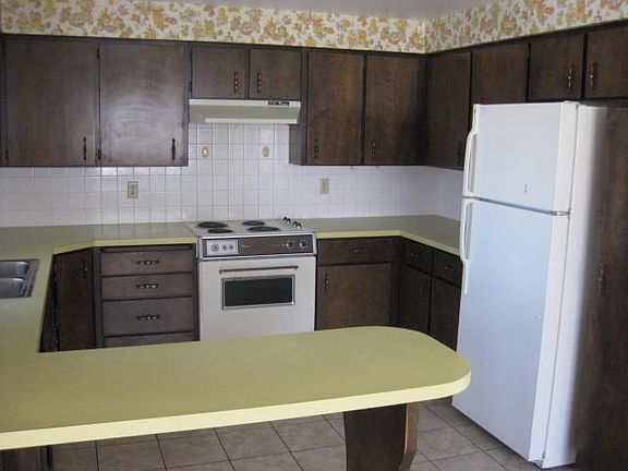 3rd image of 534 E Garland Ave