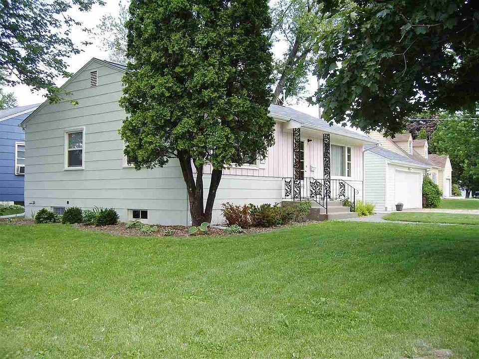 1st image of 1422 N Lincoln Ave