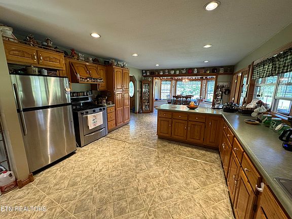 18th image of 439 Elvira Ln