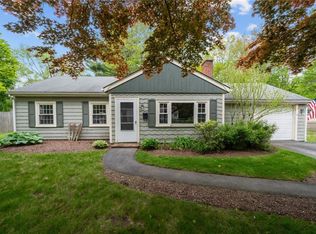 12 Vineland Dr, Barrington, RI 02806
