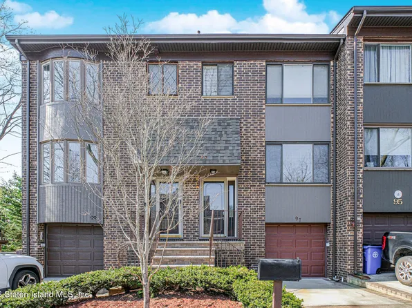 97 Dogwood Ln, Staten Island, NY 10305