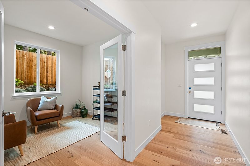 4th image of 1126 Whidbey Street
