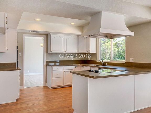 3rd image of 1112 Ironwood Dr