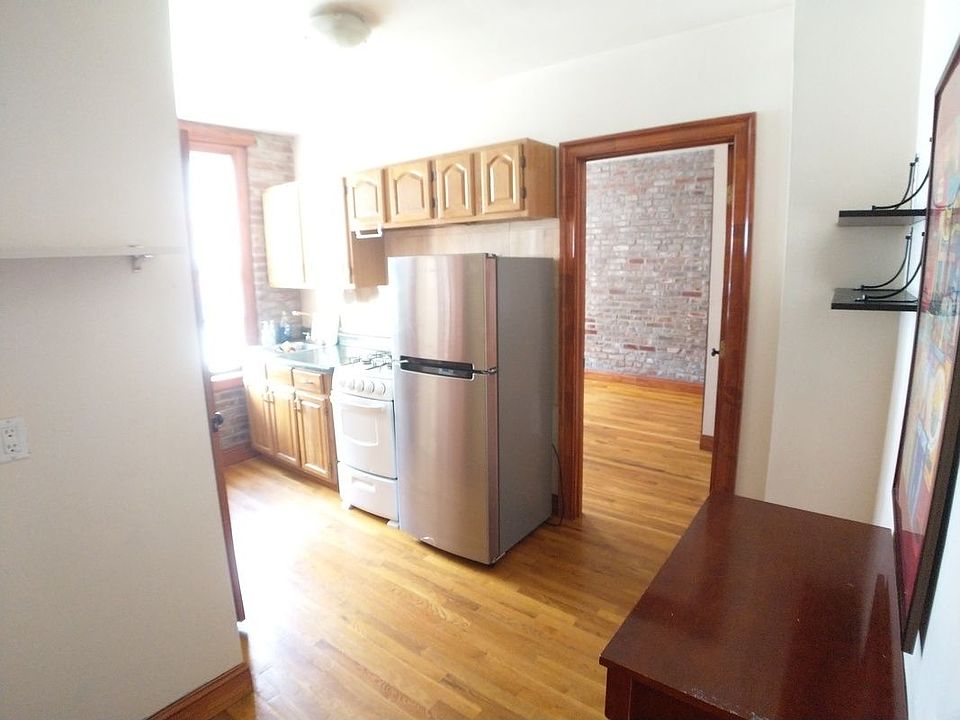 2nd image of 424 E 13th St #30