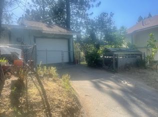 450 Davos Dr, Crestline, CA 92325