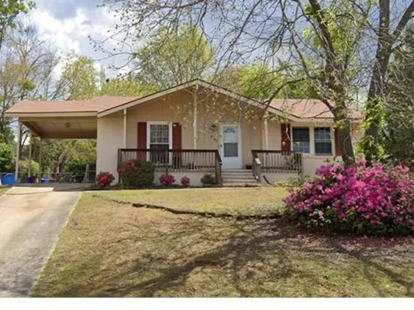 4151 Village Dr, Fayetteville, NC 28304