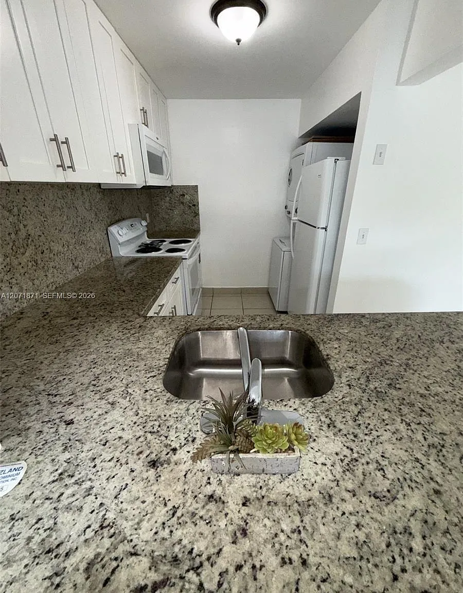 Rozland Condo — Photo 4