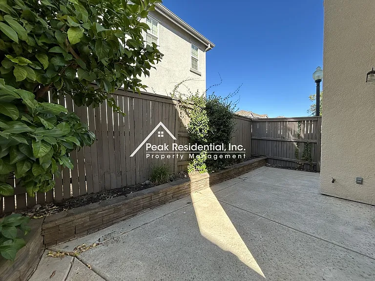 9196 Cortina Cir — Photo 27