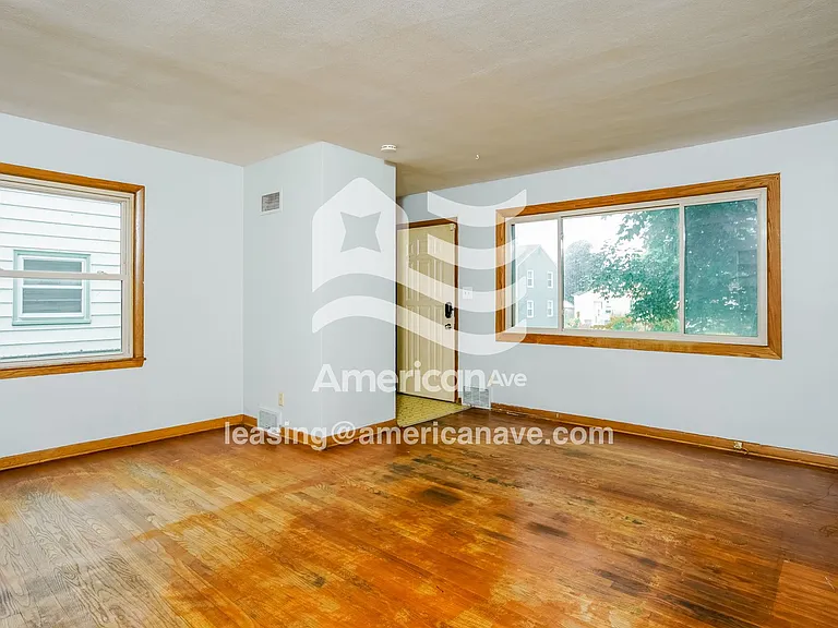 1494_002_living_room_13935654.jpg