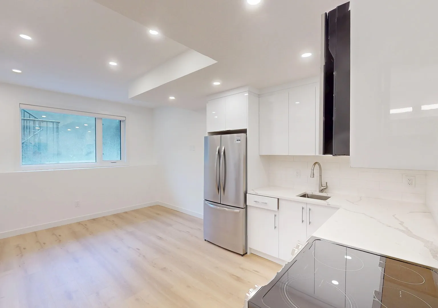 3331B 19 Ave Sw — Photo 2
