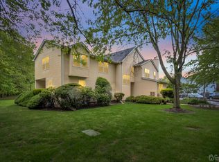 3 Chelsea Dr, Piscataway, NJ 08854
