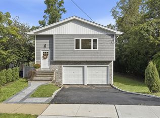 21A Neulist Ave, Port Washington, NY 11050