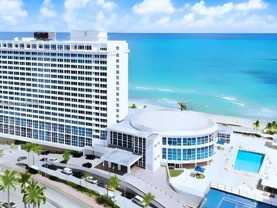 5445 Collins Ave #617