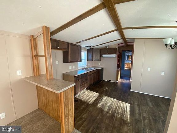 3rd image of 110 Beechwood Dr