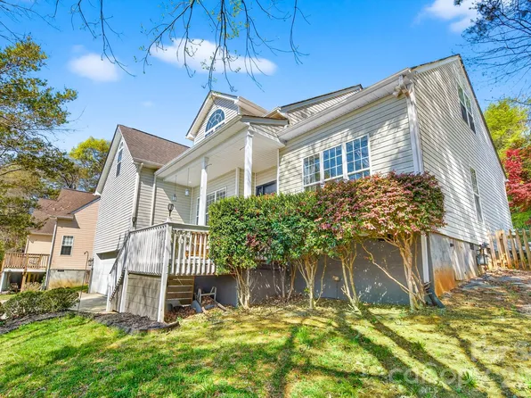 9101 Pitcairn Dr, Tega Cay, SC 29708