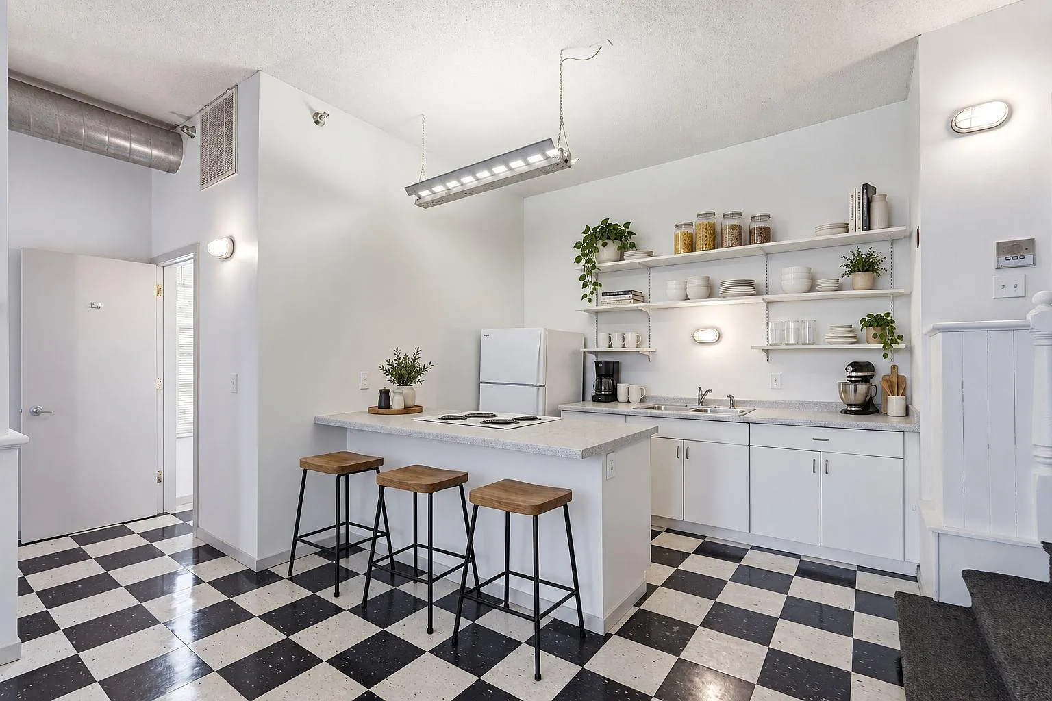 Studio, 1.0 bath, 550 sqft, $1,095 — Photo 2
