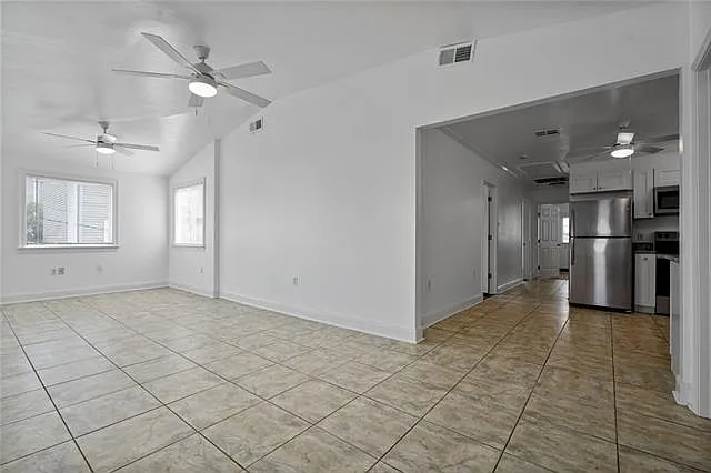 3 bed, 2.0 bath, 2659 sqft, $1,800 — Photo 3