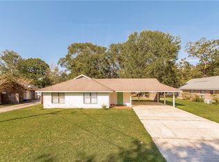 18045 Holly Ridge Dr, Hammond, LA 70403