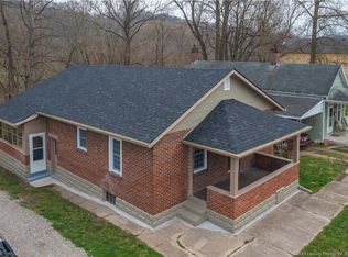 822 1/2 W 3rd St, Madison, IN 47250