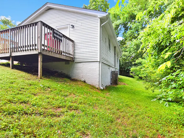 2447 Whitfield Rd — Photo 16