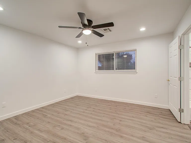 523 Brandon Rd — Photo 15