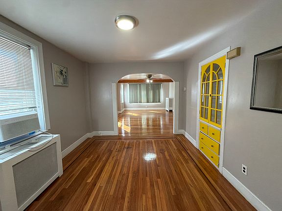 3rd image of 218 Riverside Ave #218