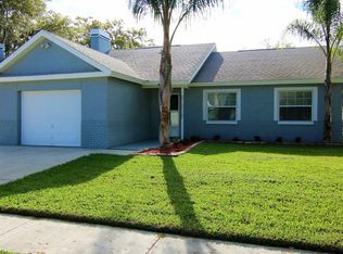 4605 N Country Hills Ct, Plant City, FL 33566