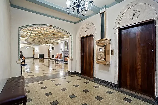 Sold by Helen Downey, LREB | media 3