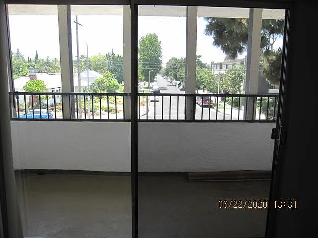 5760 Whitsett Ave #H — Photo 4