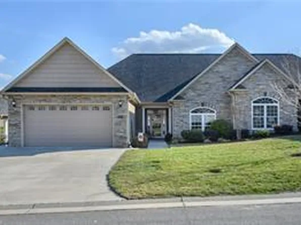 149 Greystone Ln, Mount Airy, NC 27030