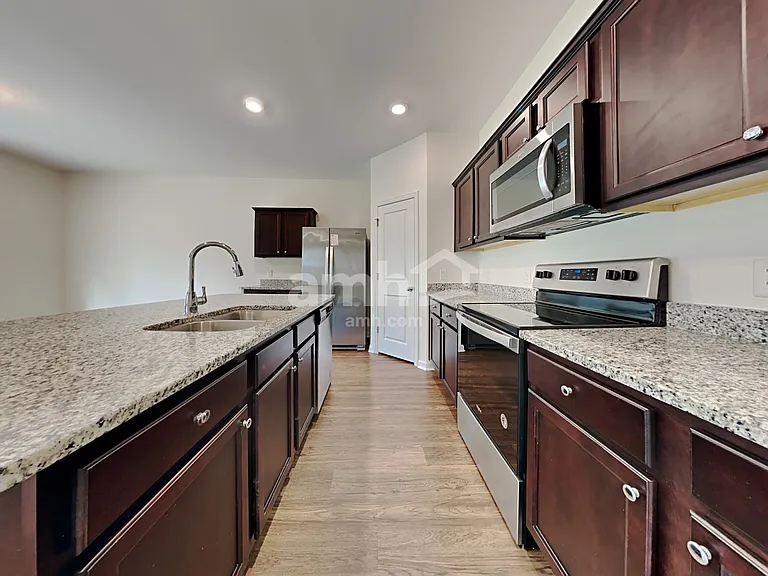 186 Orion Way — Photo 2