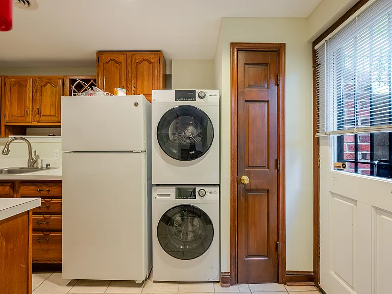 300 F St NE #BASEMENT — Photo 4