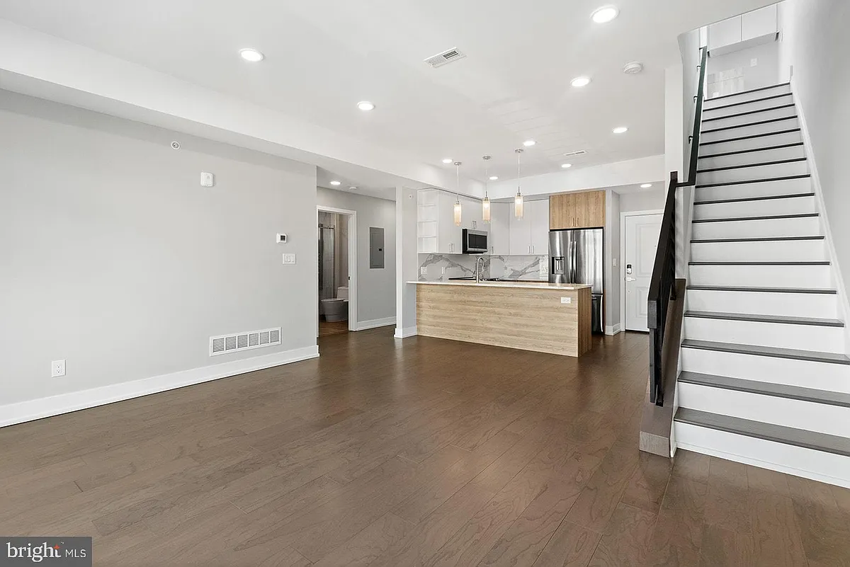 Building Photo - 1221 E Berks St #31-309